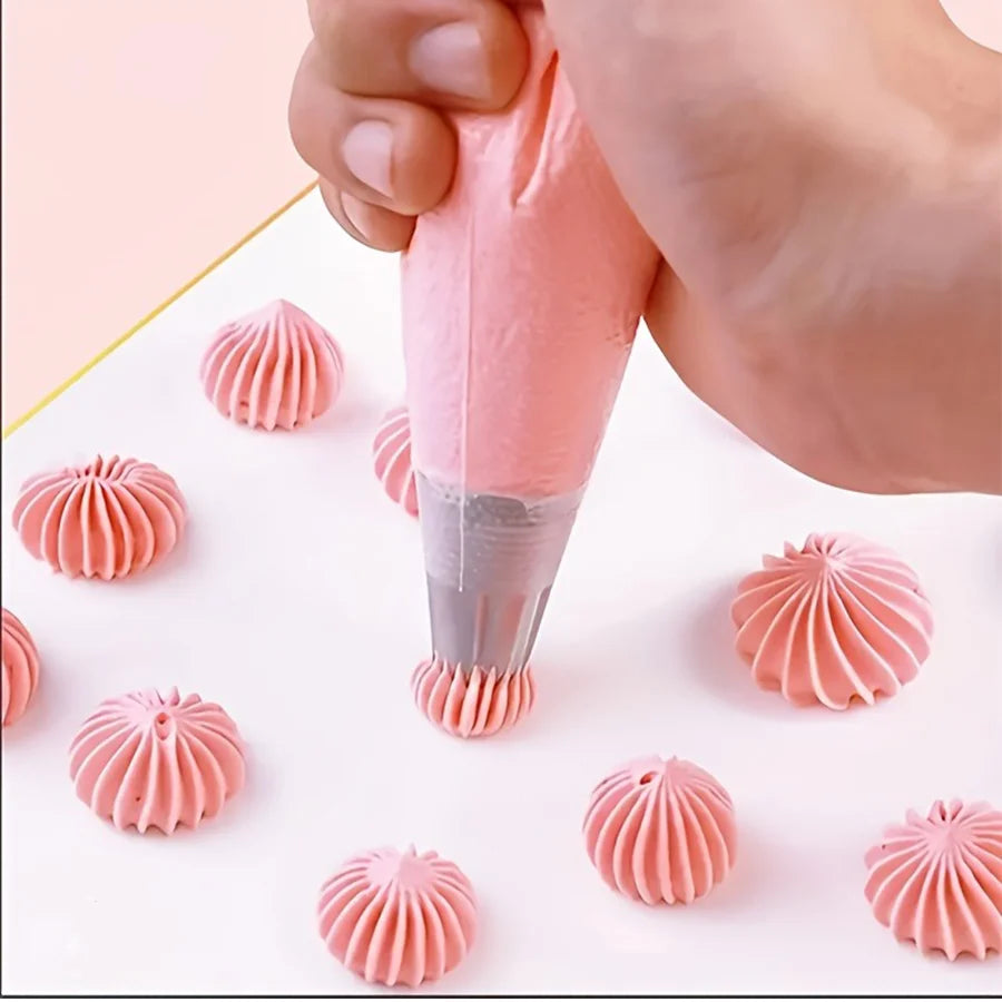 100 Disposable Piping Bags & 6 Stainless Steel Decorating Tips