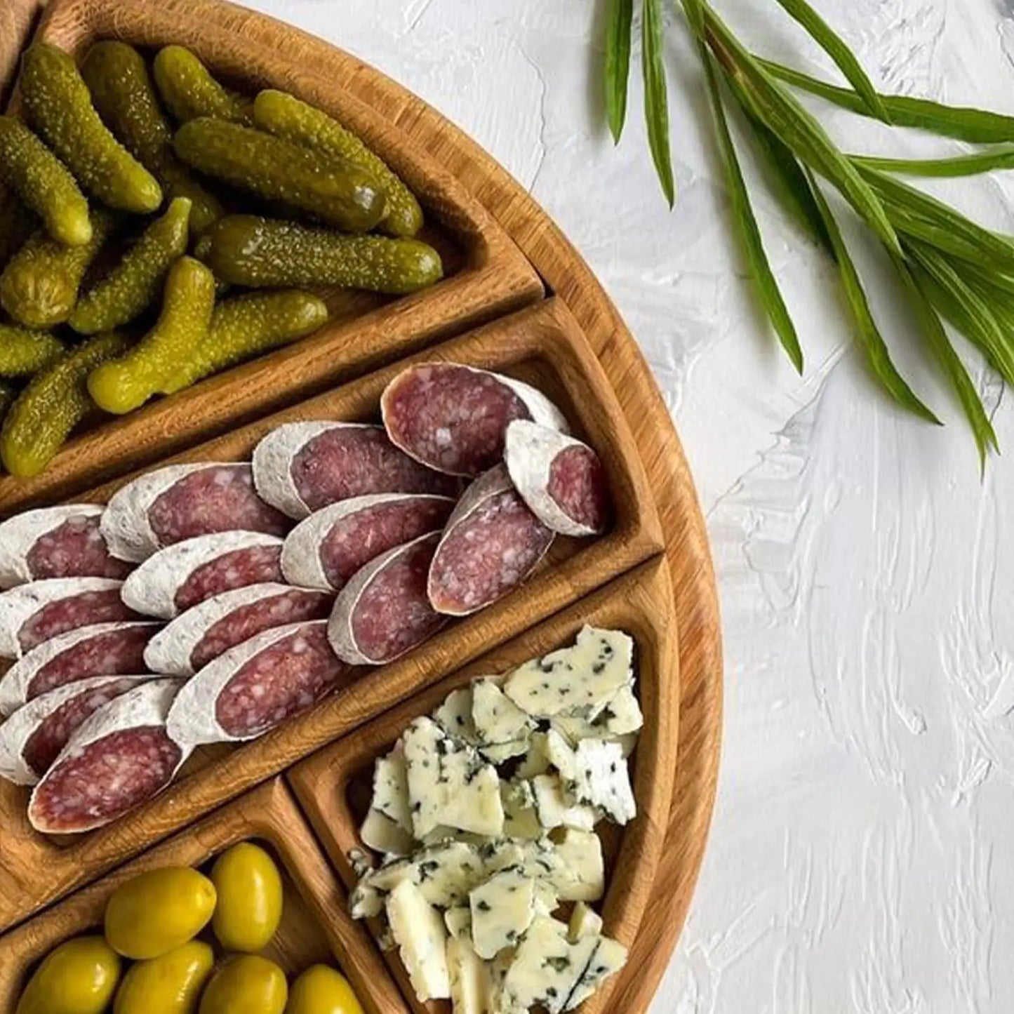 8-Petal Wooden Charcuterie & Serving Board – Detachable Puzzle Design